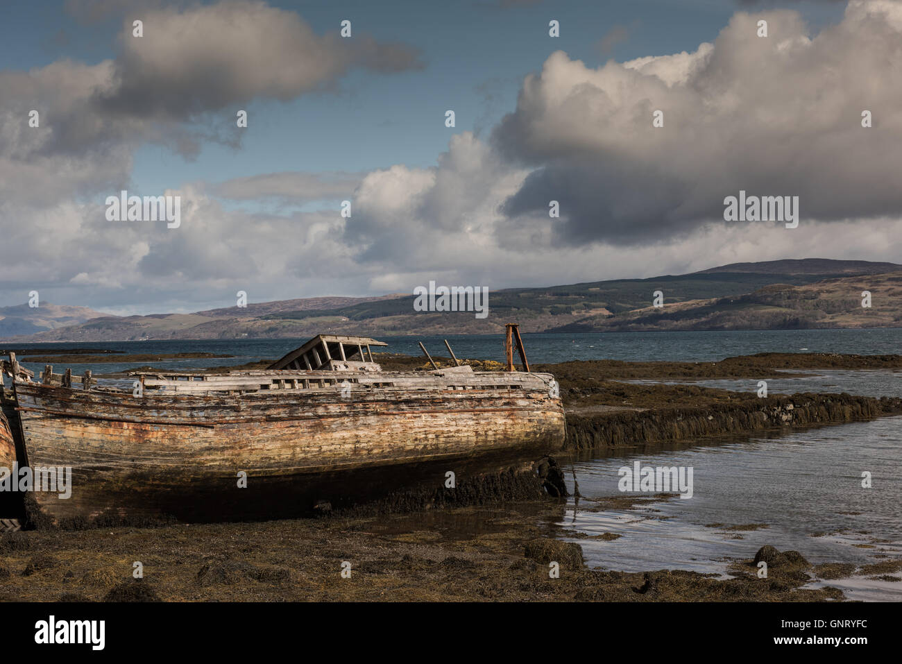 Tobermory, UK, Schiffbruch an der Küste der Isle of Mull Stockfoto