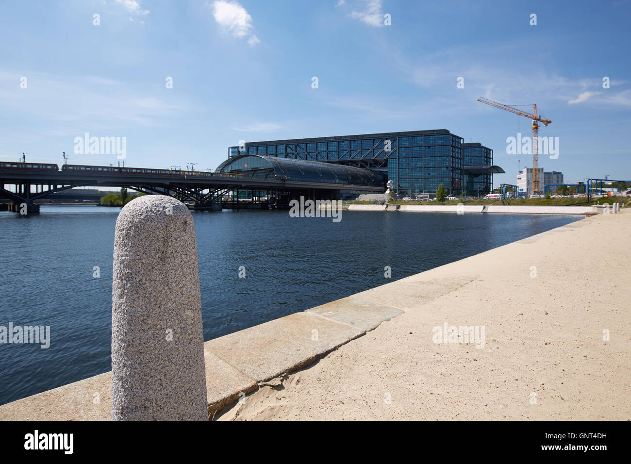 Berlin, Deutschland, Blick über den Humboldt-Hafen zum Berliner Hauptbahnhof Stockfoto