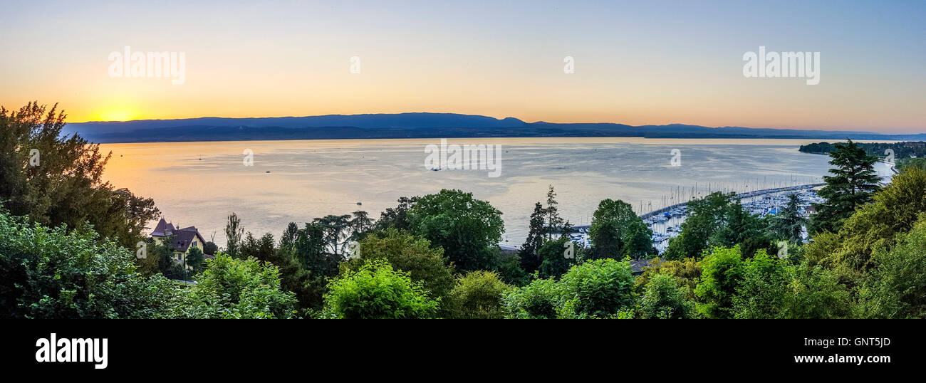 Sonnenuntergang auf dem Genfer See oder Leman, Thonon-Les-Bains, Haute-Savoie, Frankreich, Europa Stockfoto