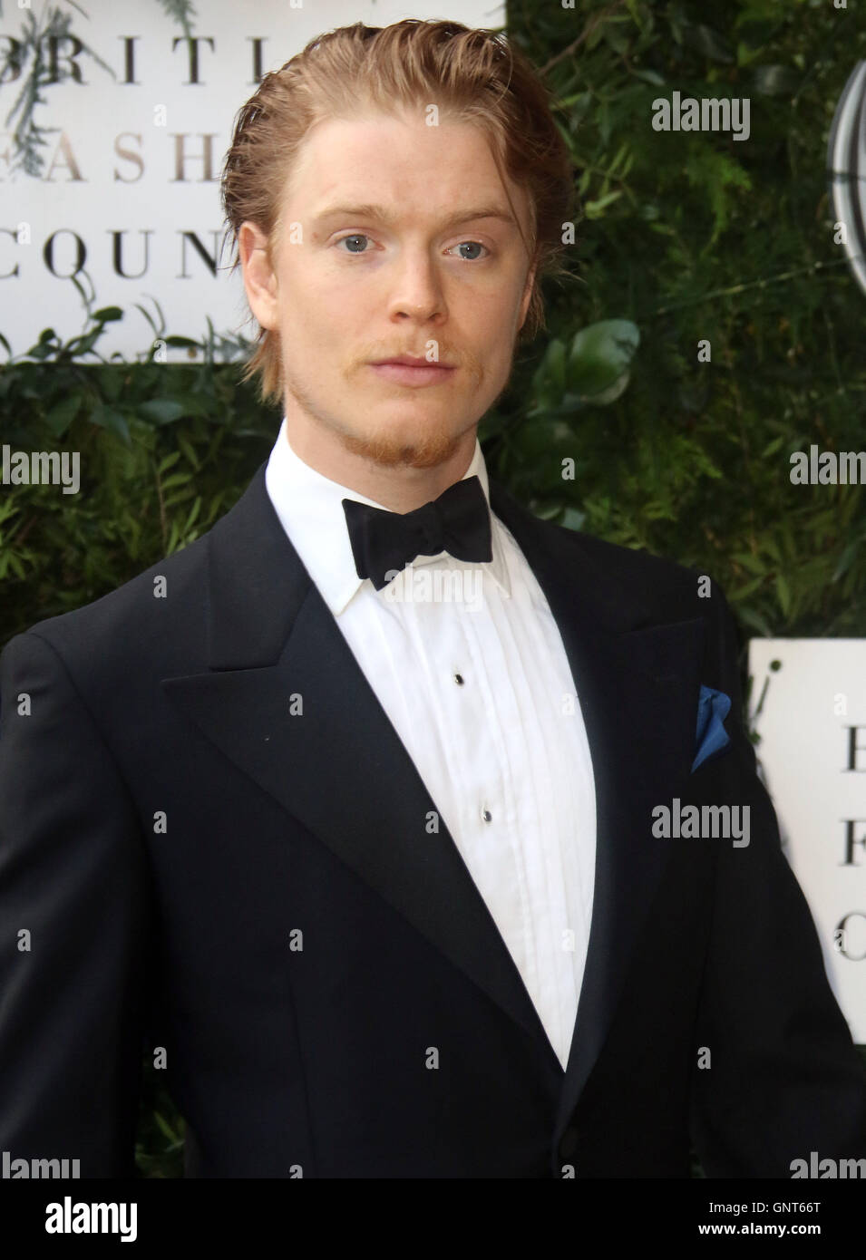 12. Juni 2016 - Freddie Fox Teilnahme an einer für die jungen Mode Ball 2016 um Victoria & Albert Museum in London, Vereinigtes Königreich. Stockfoto