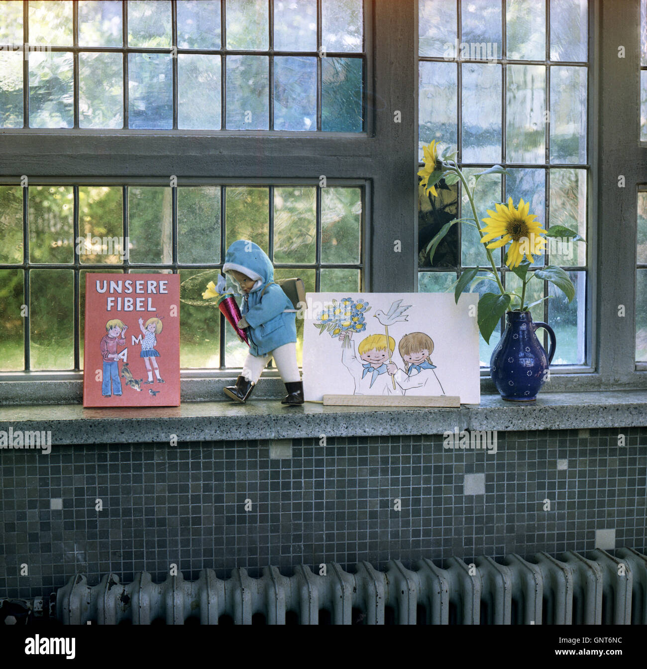 Berlin, DDR, Dekoration für die Registrierung auf der Fensterbank Stockfoto