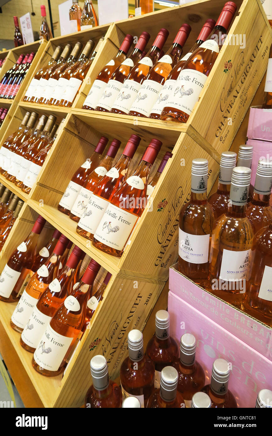 Wein-Display bei Wegmans Lebensmittelgeschäft, Westwood, Massachusetts, USA Stockfoto