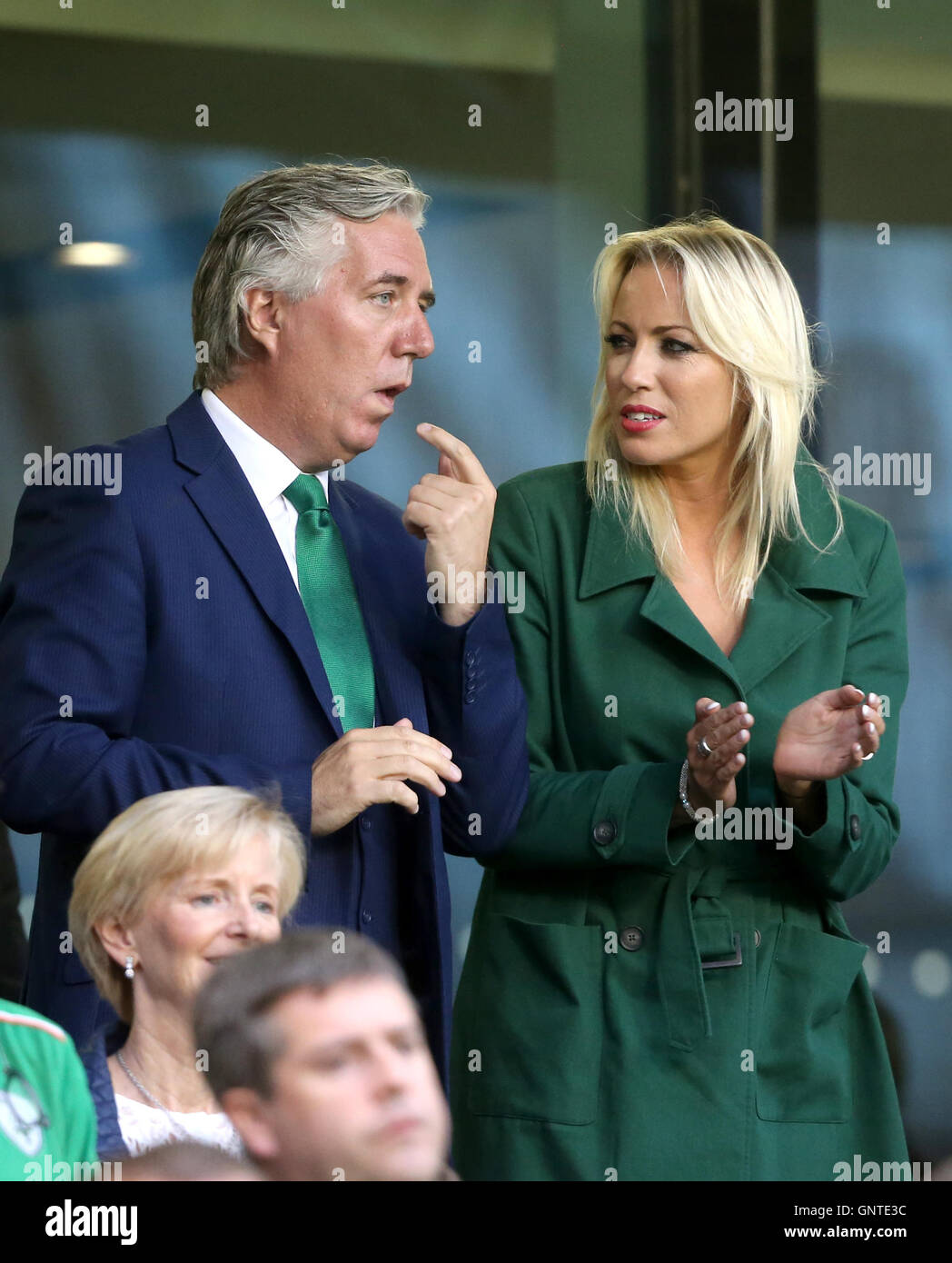 FAI Chief John Delaney und Partner Emma Englisch während die internationale Freundschaftsspiele im Aviva Stadium Dublin. Stockfoto