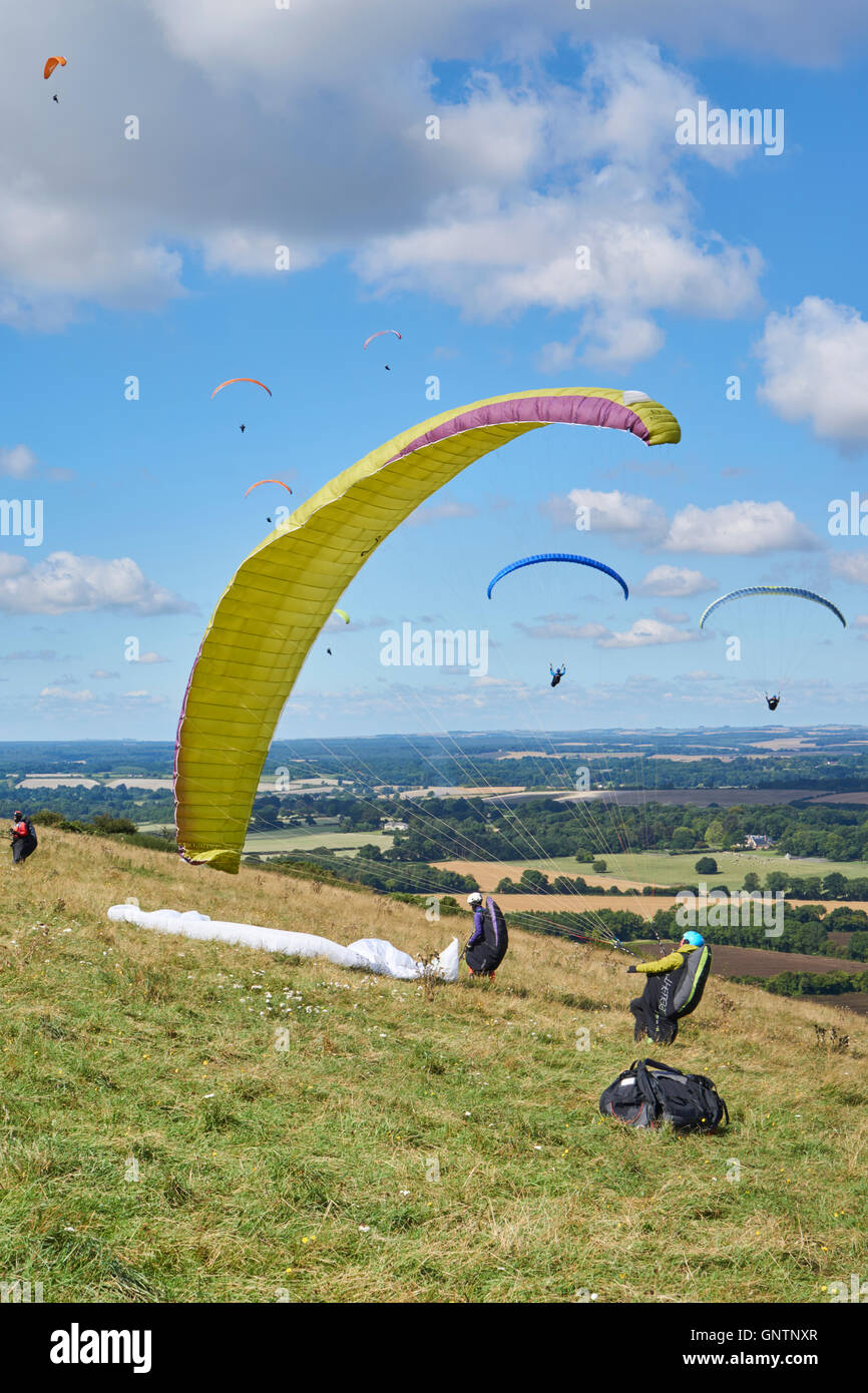 Paragliding auf der Berkshire Downs, England. Stockfoto