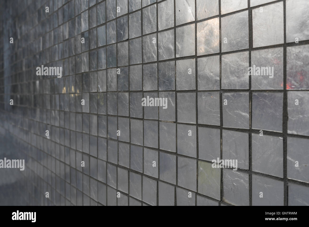 Spiegel Fliesen Wand Stockfoto, Bild: 116715584 - Alamy