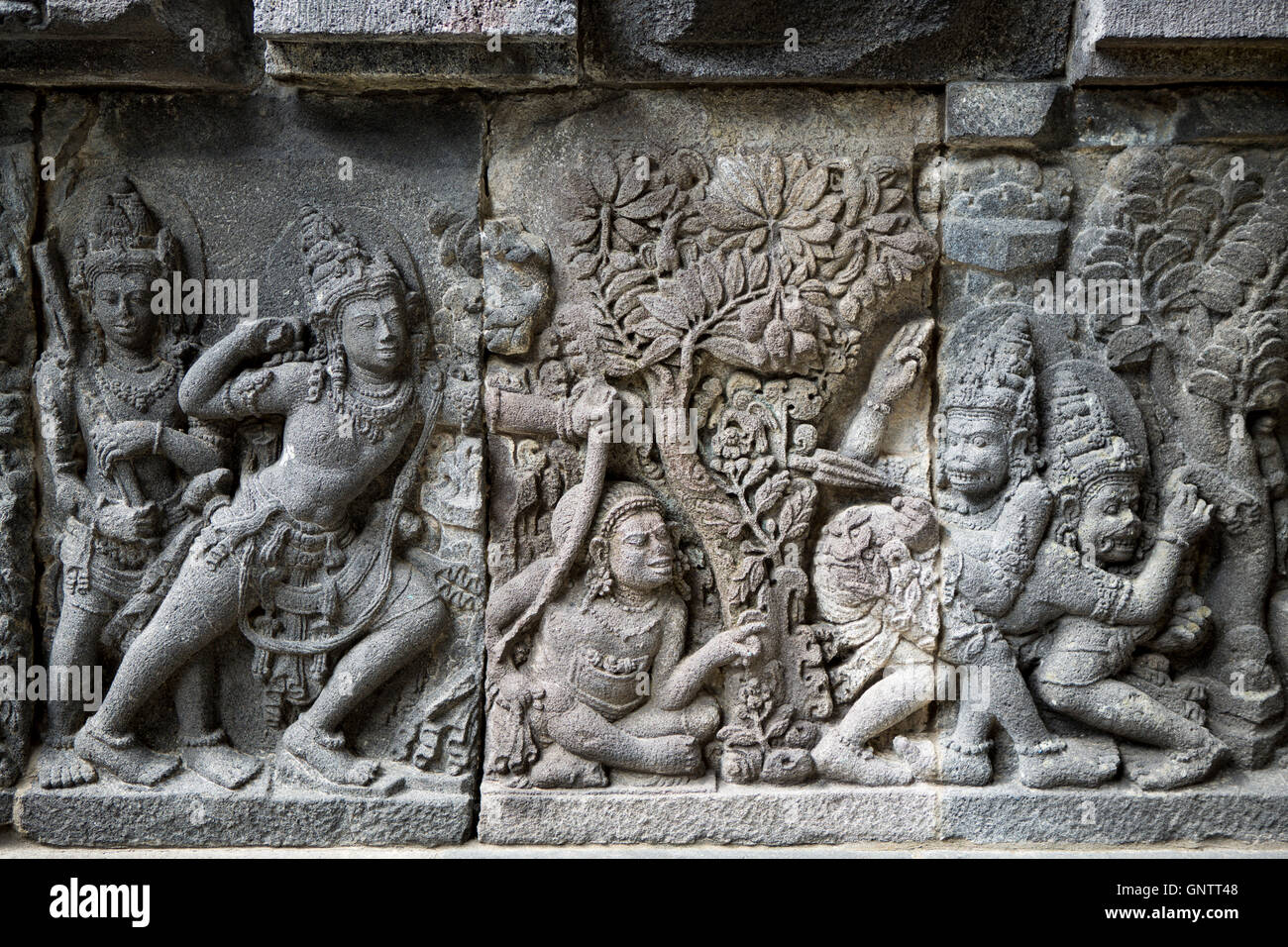 Hindu-Tempel Schnitzereien an den Prambanan UNESCO-Weltkulturerbe in Java Stockfoto