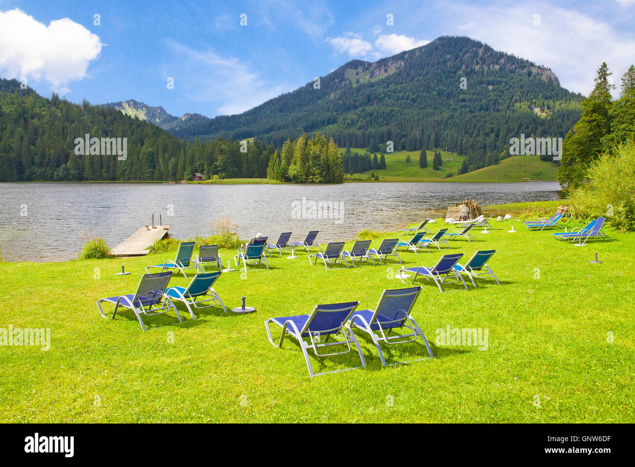 Sonnenliege auf See Spitzingsee, Bayern, Deutschland Stockfoto