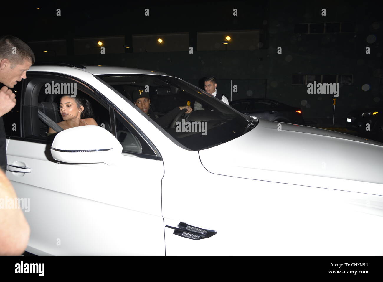 HOLLYWOOD, CA - 26 AUGUST: Kylie Jenner und Tyga entdeckt in seinem neuen Bentley bei Jordyn Holz X Boohoo Launch Party am Neuehouse am 31. August 2016 in Hollywood, Kalifornien. Bildnachweis: Koi Sojer/Snap'N U Foto/MediaPunch Stockfoto