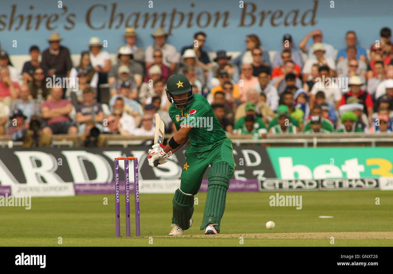 Leeds, UK. 01. Sep, 2016. Headingley Carnegie Stadium, West Yorkshire, Leeds, UK. Donnerstag, 1. September 2016. Babari Aslam von Pakistan Wimper gegen England während der 4. One Day International zwischen England und Pakistan in Leeds am 1. September 2016 © Stephen Gaunt/Alamy Live News Bildnachweis: Stephen Gaunt/Alamy Live News Stockfoto