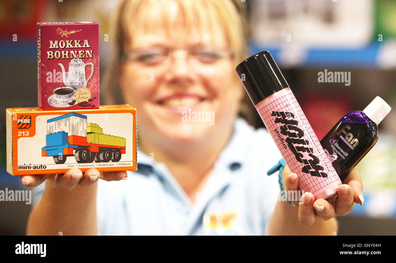 Leipzig, Deutschland. 17. August 2016. Katja Bernhard hält verschiedene