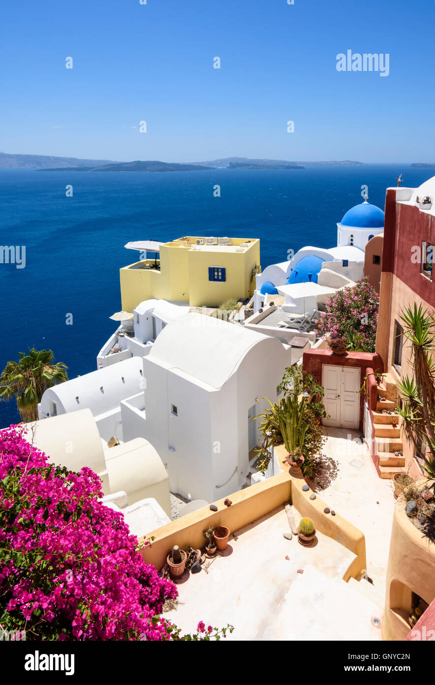 Hübsche griechische Insel Dorf Oia, Santorini, Kykladen, Griechenland Stockfoto