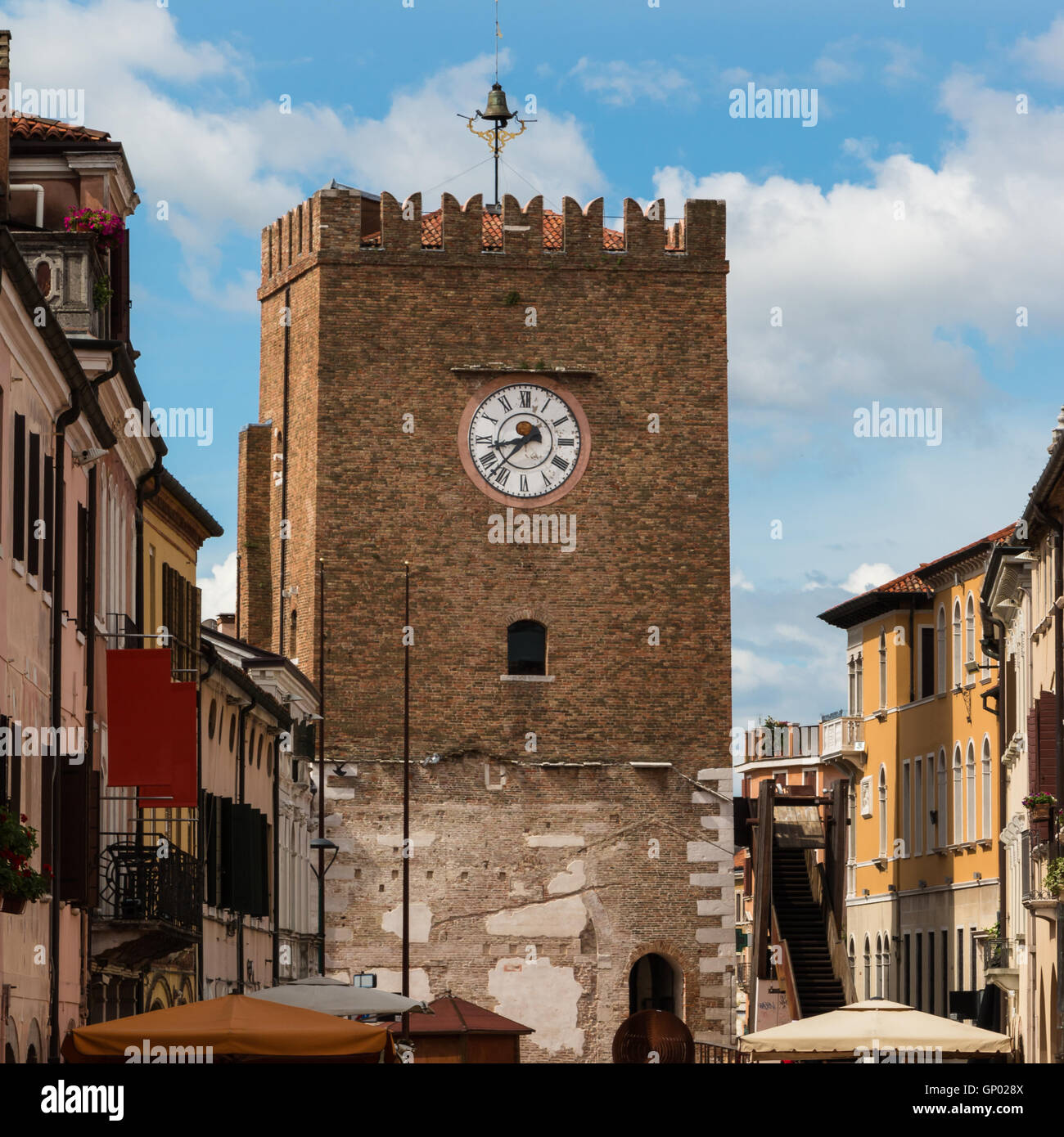 Mittelalterlichen Uhrturm in Mestre in der Nähe von Venedig - Italien Stockfoto