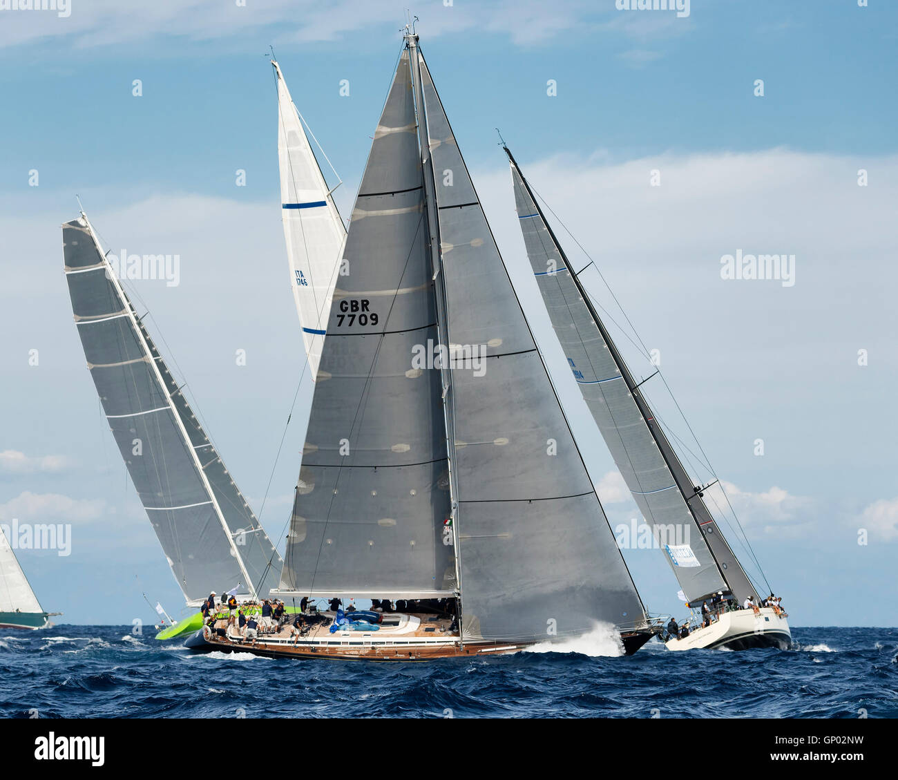 PORTO CERVO - 8. SEPTEMBER: Mannschaften, die auf Maxi Yacht Rolex Cup Segeln Regatta in Sardinien, auf 8. September 2015 in Porto Cerv Stockfoto