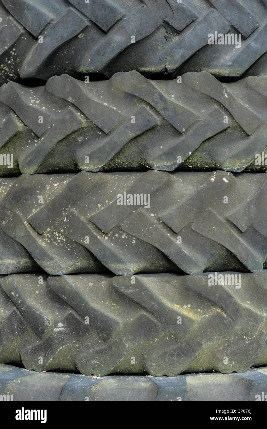 ausrangierten Traktorreifen Stockfoto