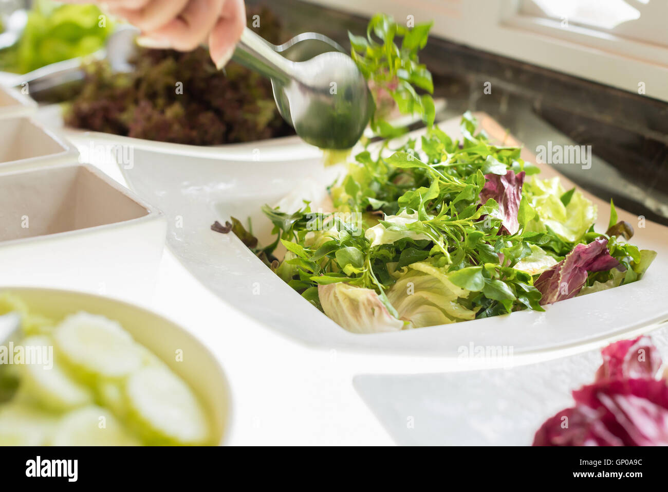 Salatbar mit Gemüse, gesunde Ernährung. Hautnah. Stockfoto