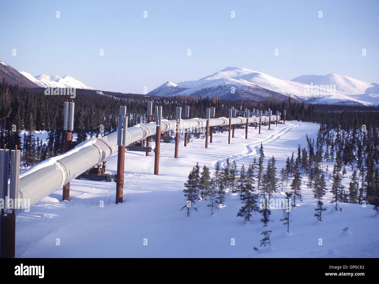 Die Trans-Alaska-Pipeline in den Wintermonaten in der Nähe von Pumpe Station 4 in der Nähe von Valdez, Alaska. Stockfoto