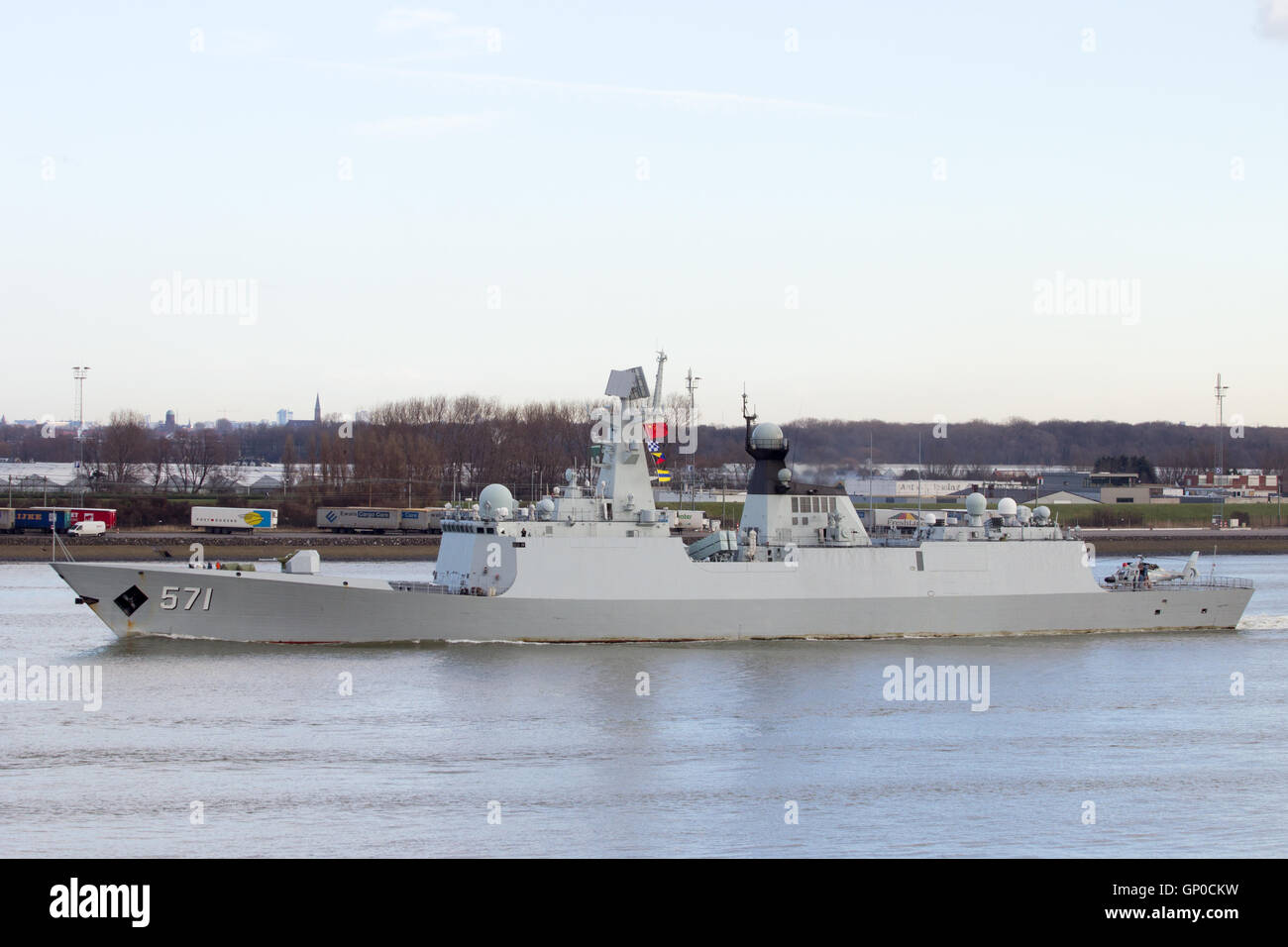 Chinesischen PLA Navy multi-Role Fregatte Yuncheng (571) verlässt den Hafen von Rotterdam nach dem ersten vi Stockfoto