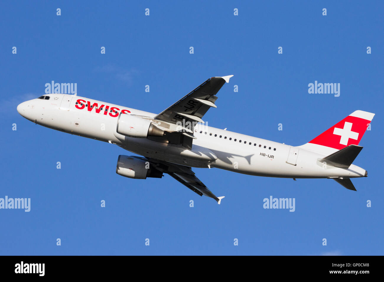 Swiss International Airlines Airbus A320-Abflug vom Flughafen Düsseldorf. Stockfoto