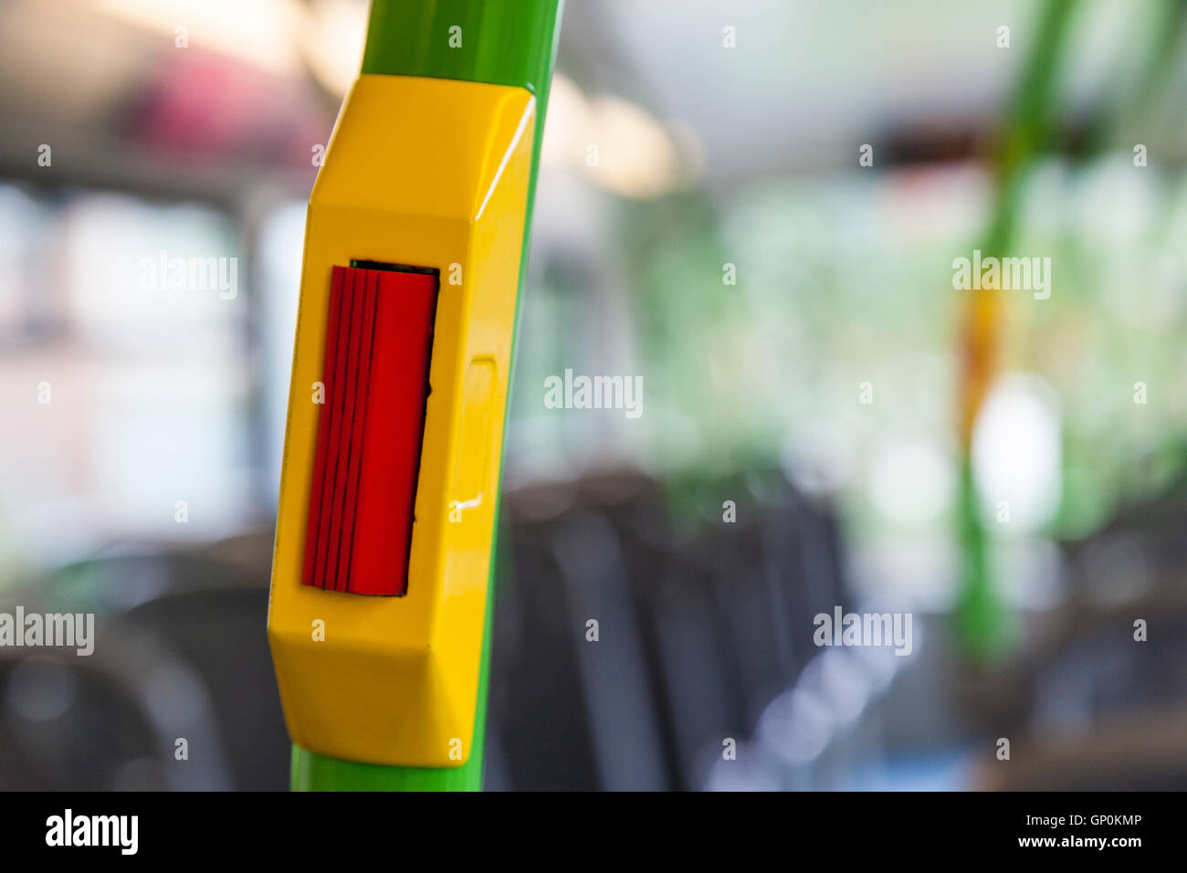 Bell drücken oder klingeltaster auf einem Bus, England, Großbritannien Stockfoto