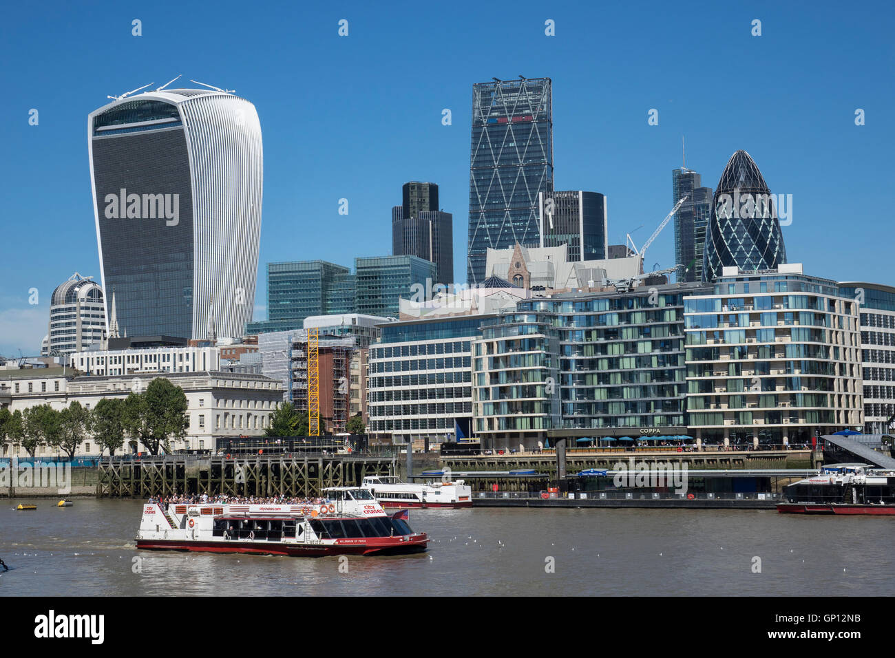 England, London, City of London, Themse & Boot Stockfoto