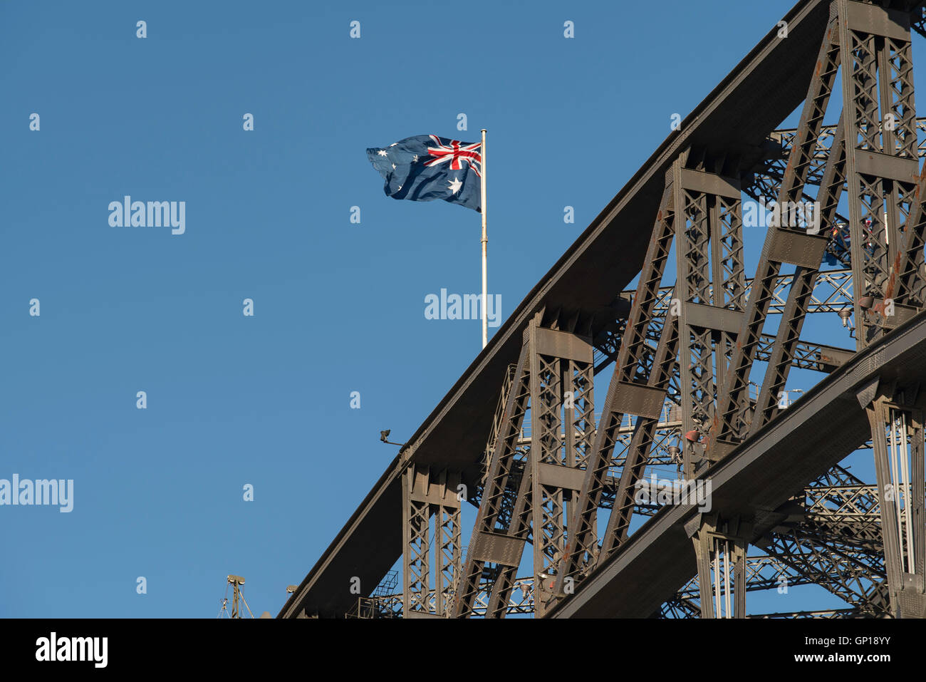 Der Australier stolz steht an der Spitze des Bogens von der Sydney Harbour Bridge in Australien Stockfoto