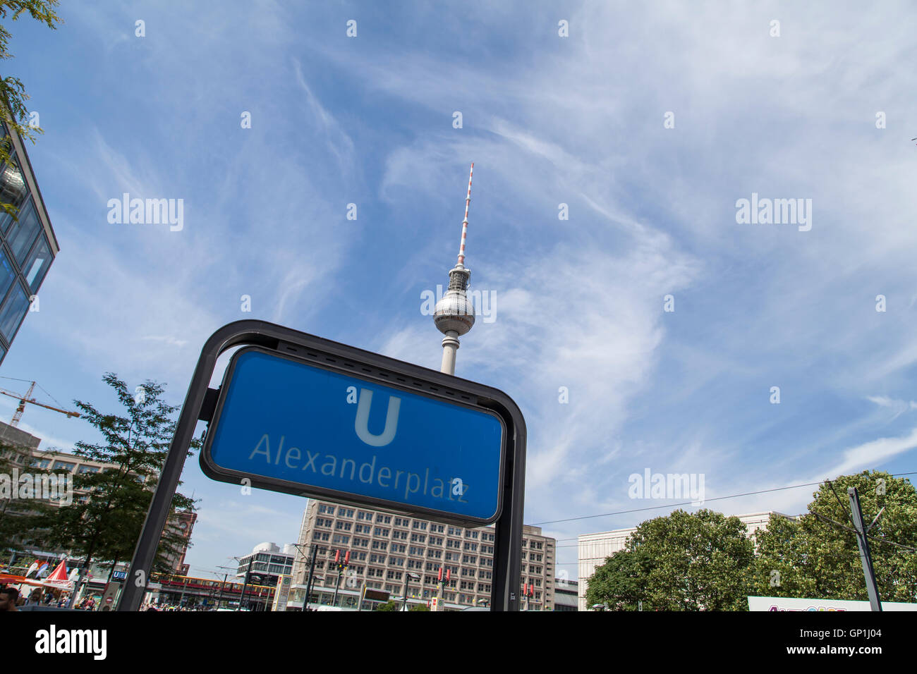 Bahnhof Alexanderplatz und Fernsehturm in Berlin Stockfoto