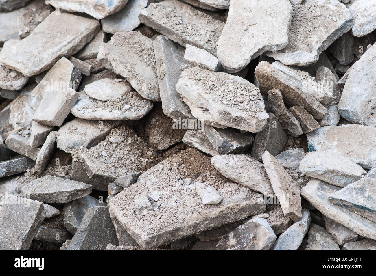 Ein Haufen von Beton und Stein Schutt von grau. Bauabfälle. Stockfoto