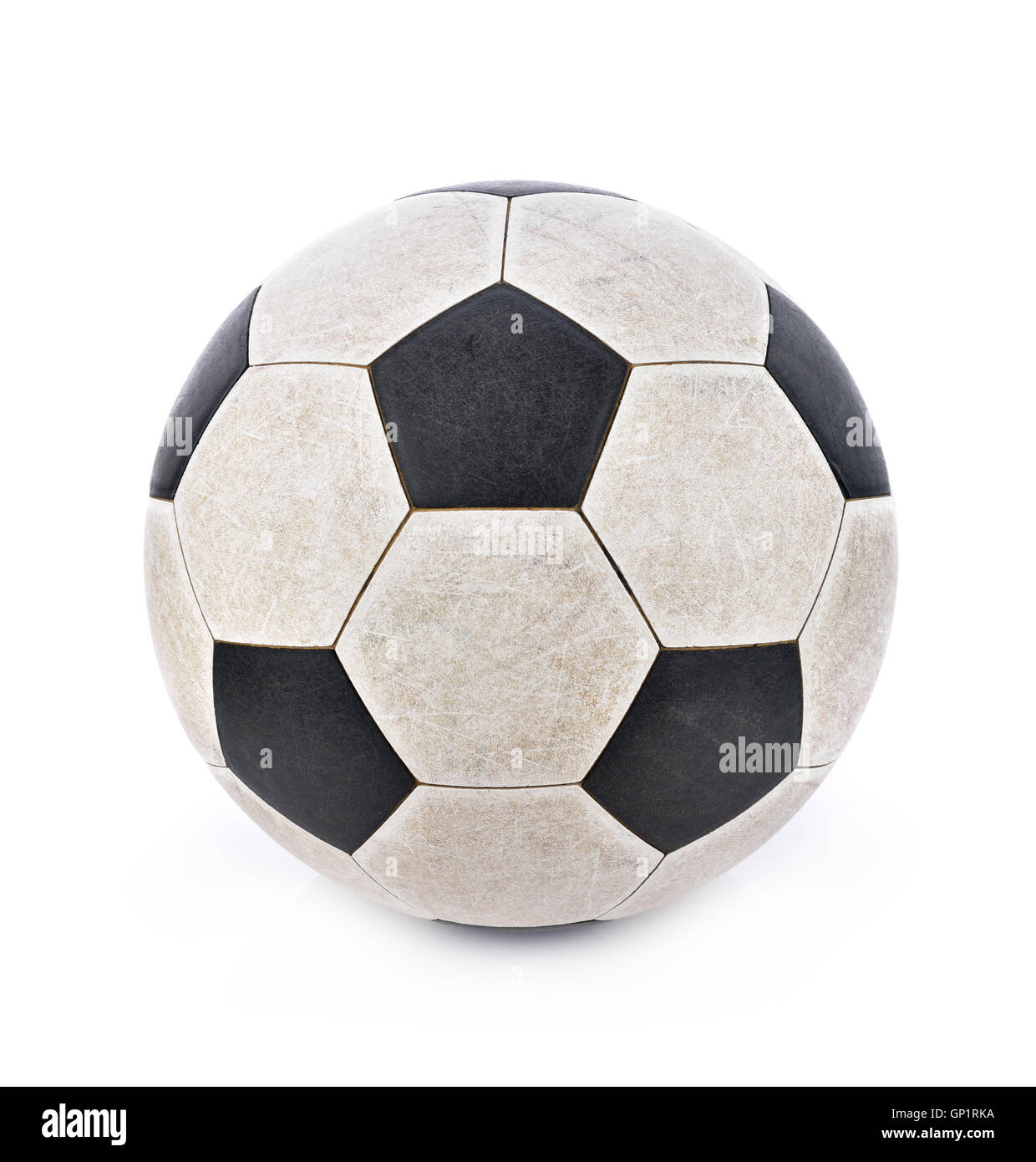 Schmutzige Fußball auf weißem Hintergrund Stockfoto