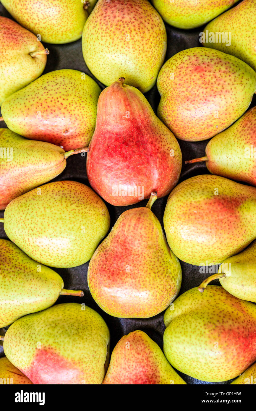 Frische Birnen auf dem Obst und Gemüse Markt in Dubai, Vereinigte Arabische Emirate Stockfoto