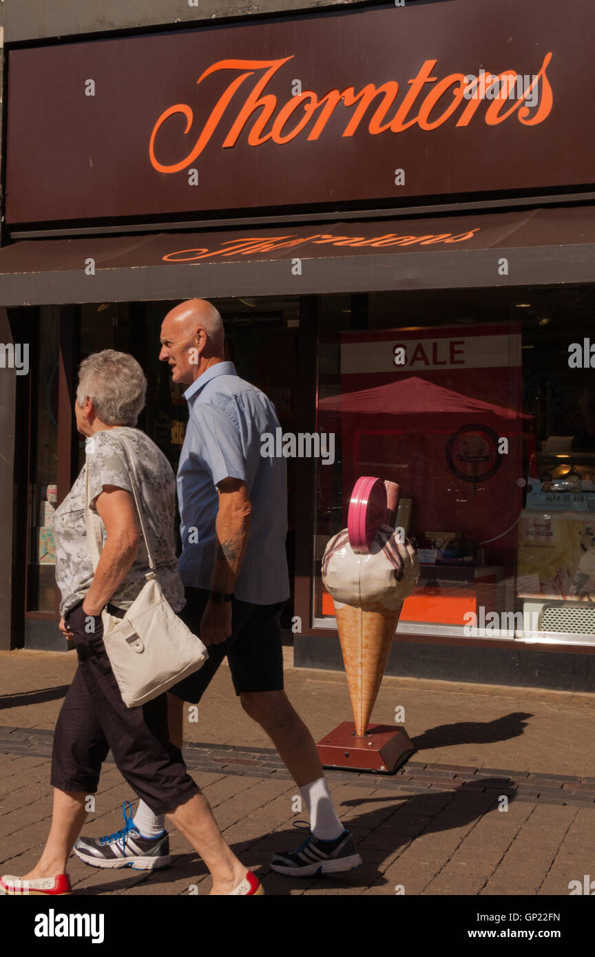 Thornton es Ice Cream Steam Punk Frau viktorianischen Kleid Eis