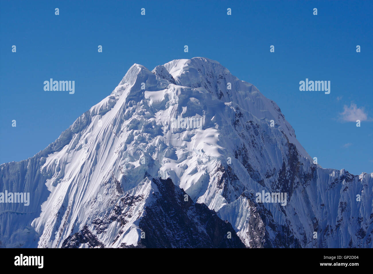 Sarapo Und Siula Grande Aus San Antonio Pass Cordillera Huayhuash Peru Stockfotografie Alamy alamy