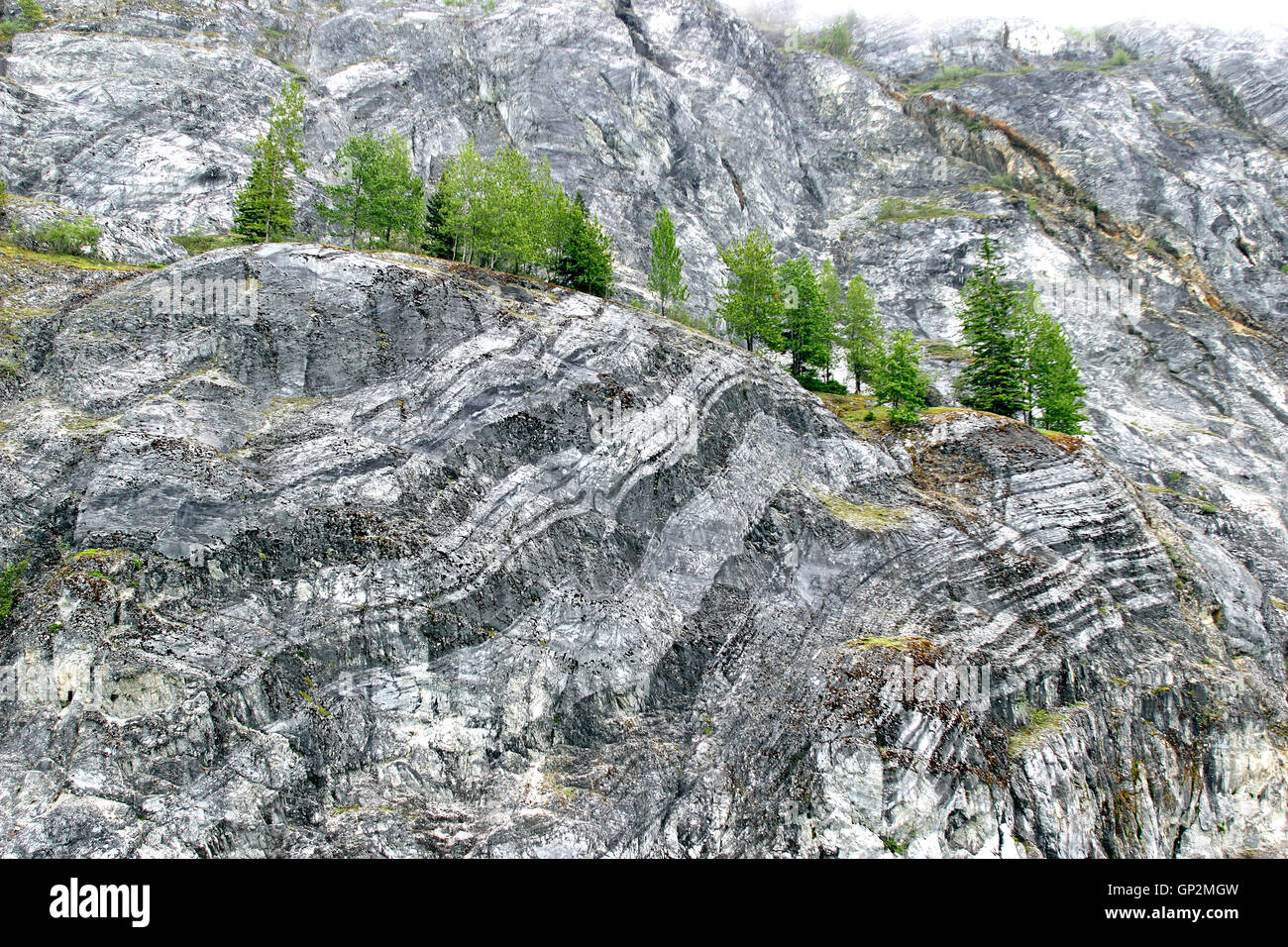 Gezackte Felsformationen rock Cliffs Endicott Arm Inside Passage Southeast Alaska USA Stockfoto