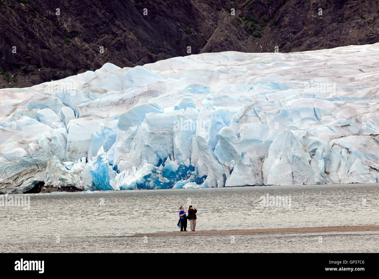 Touristischen Mendenhall-Gletscher in der Nähe von Juneau Alaska Inside Passage Southeast Alaska USA Stockfoto