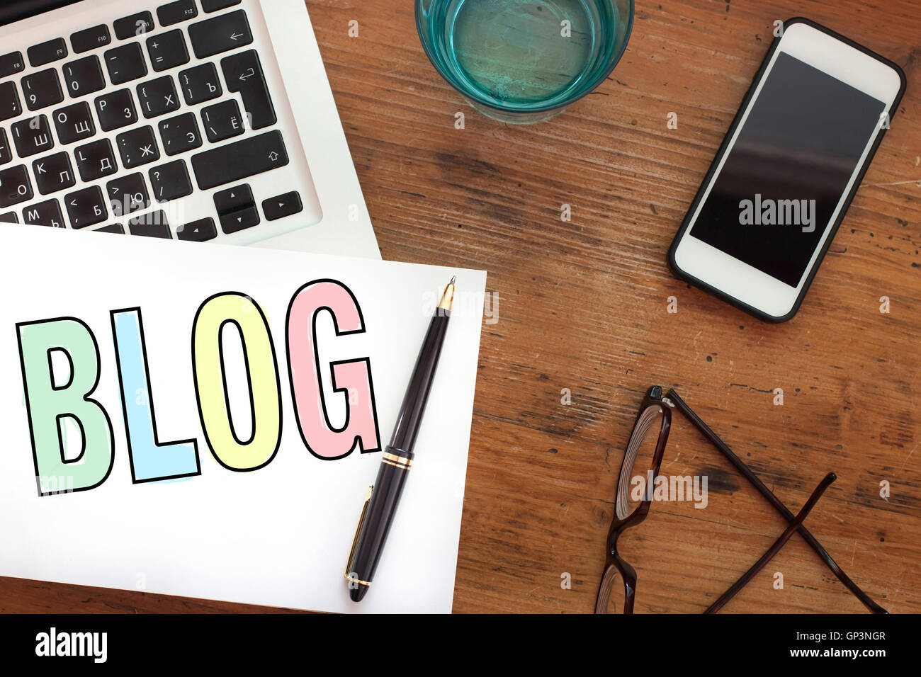 Blogging-Konzept, Text-Hinweis-Blog in den Notizblock, social Media-Kommunikation Stockfoto