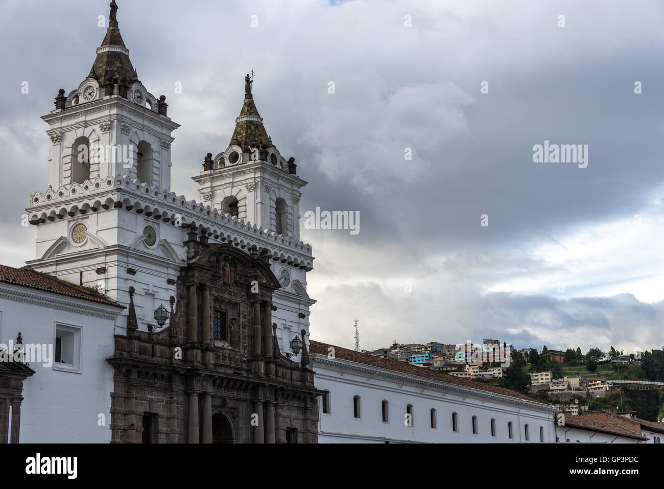 Kirche und Kloster des Heiligen Franziskus in Altstadt Quito, Ecuador. Stockfoto