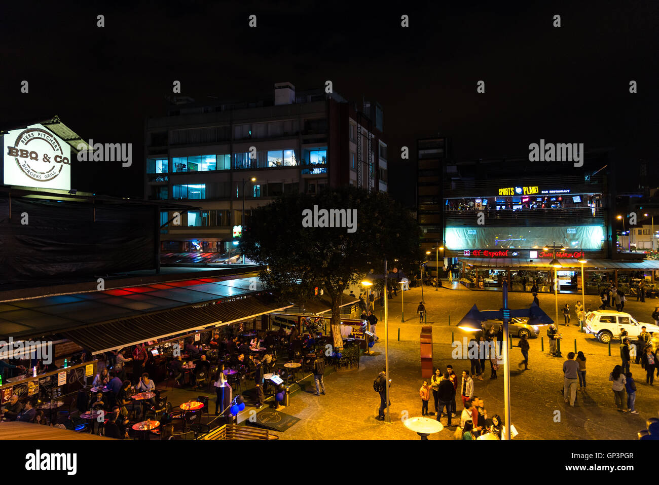 Pulsierendes Nachtleben mit Restaurants und Bars in Quito, Ecuador. Stockfoto