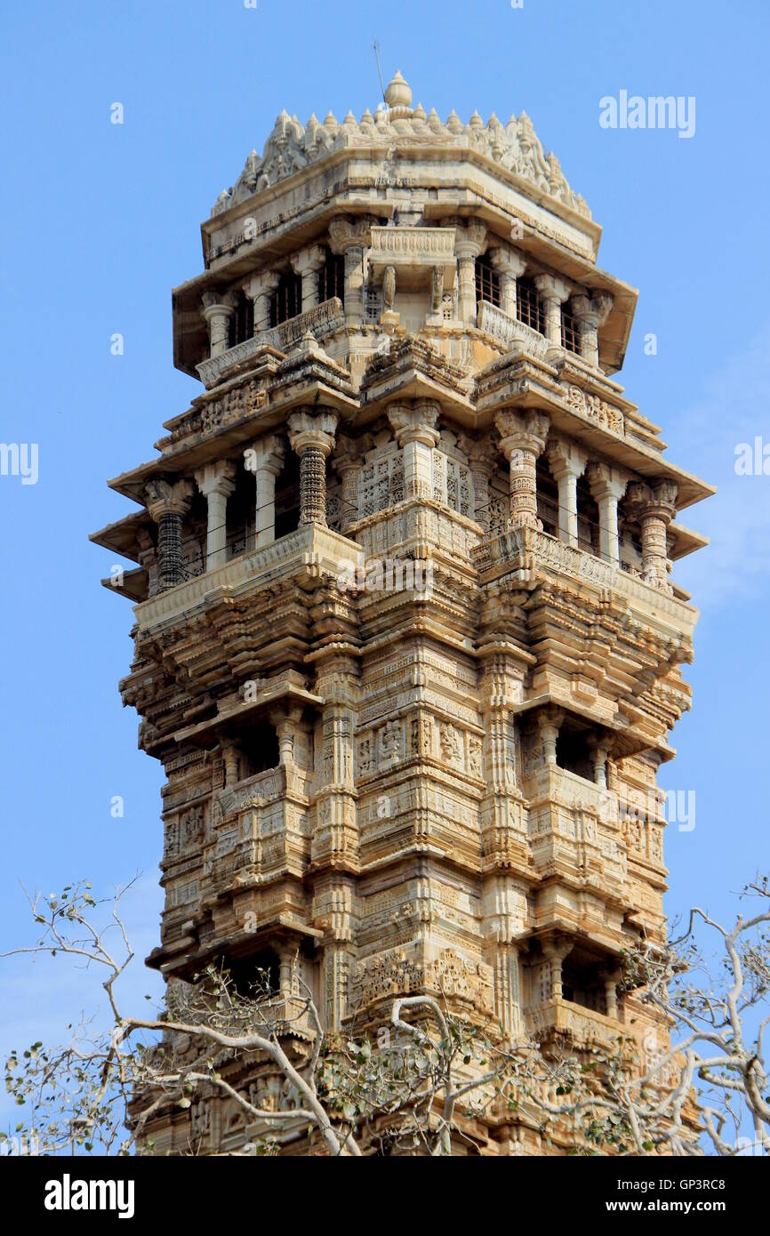 Blick auf den oberen Etagen des Vijay Sthambh (Sieg-Turm), Chittorgarh Fort, Rajasthan, Indien, Asien Stockfoto