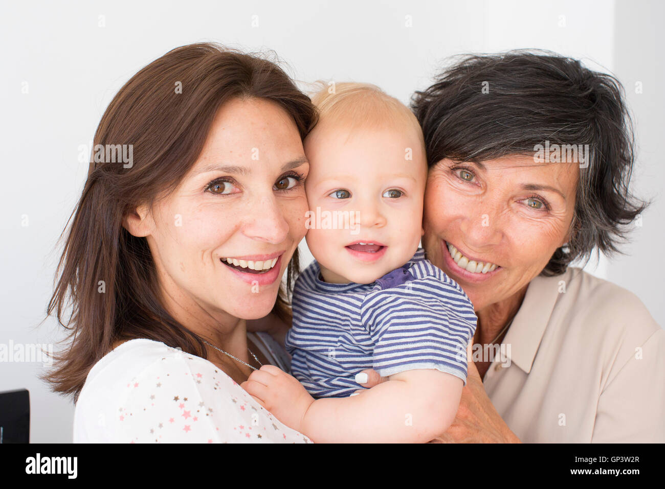 Lächelnd, Großmutter, Mutter und Baby, portrait Stockfoto Lächelnd, Großmutter, Mutter und Baby, portrait Stockfoto