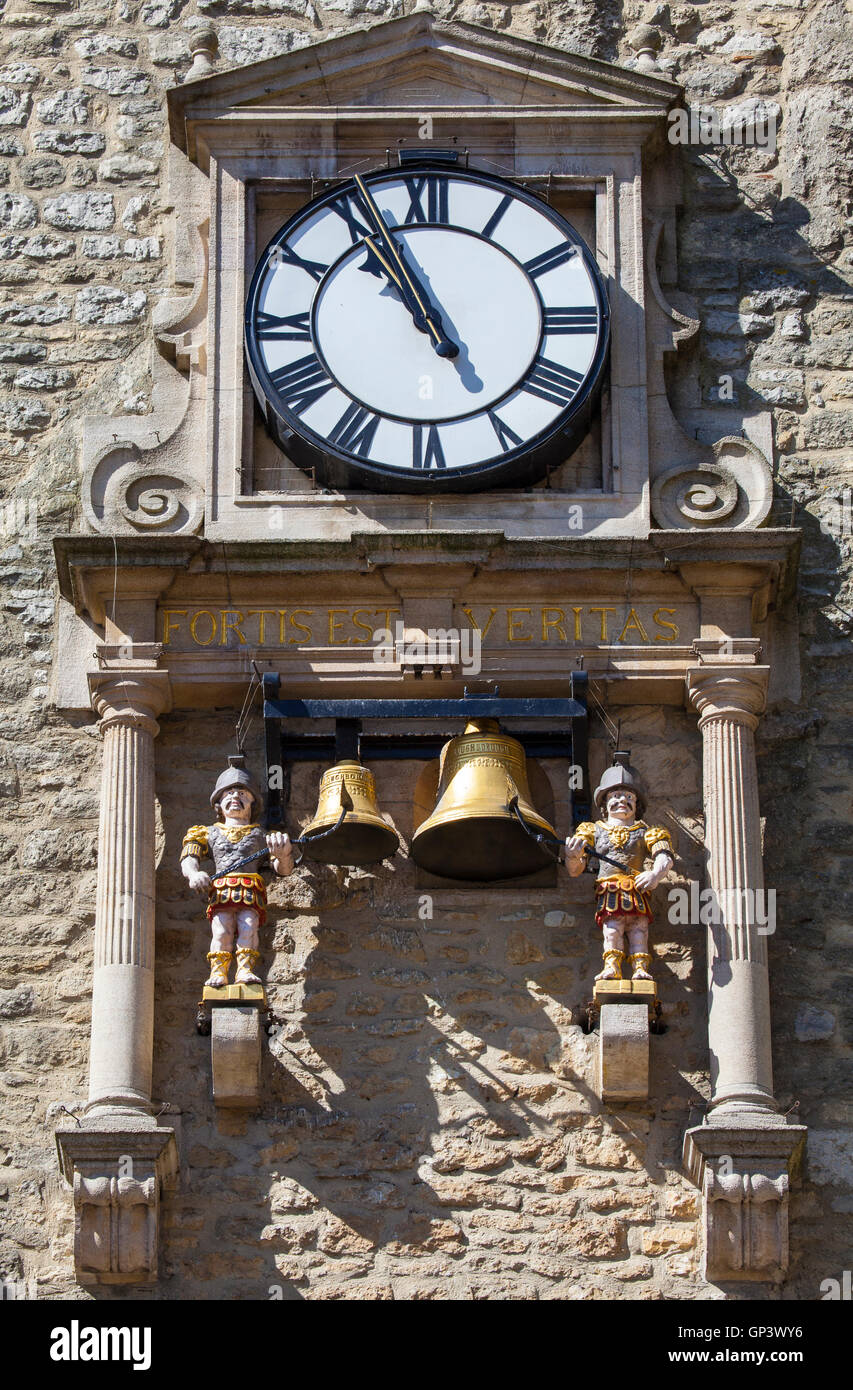 Die Uhr und Geläute Viertel jungen St. Martins Turm, im Volksmund bekannt als Carfax Tower in Oxford, England. Stockfoto