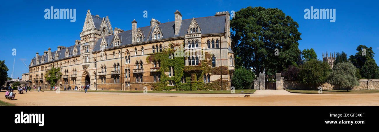 Einen Panoramablick über das äußere des Gebäudes am Christ Church College - Wiese auf der historischen Colleges der Universität Oxford Stockfoto