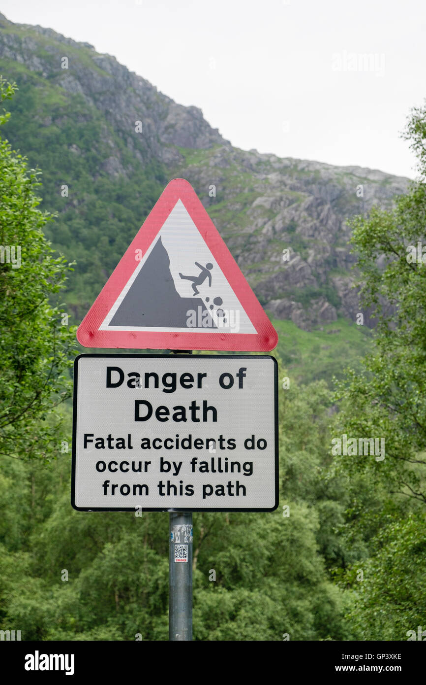 Gefahr des Todes Warnschild am Ben Nevis Pfad im Glen Nevis. Fort William und Inverness-Shire, Highland, Schottland, UK, Großbritannien Stockfoto