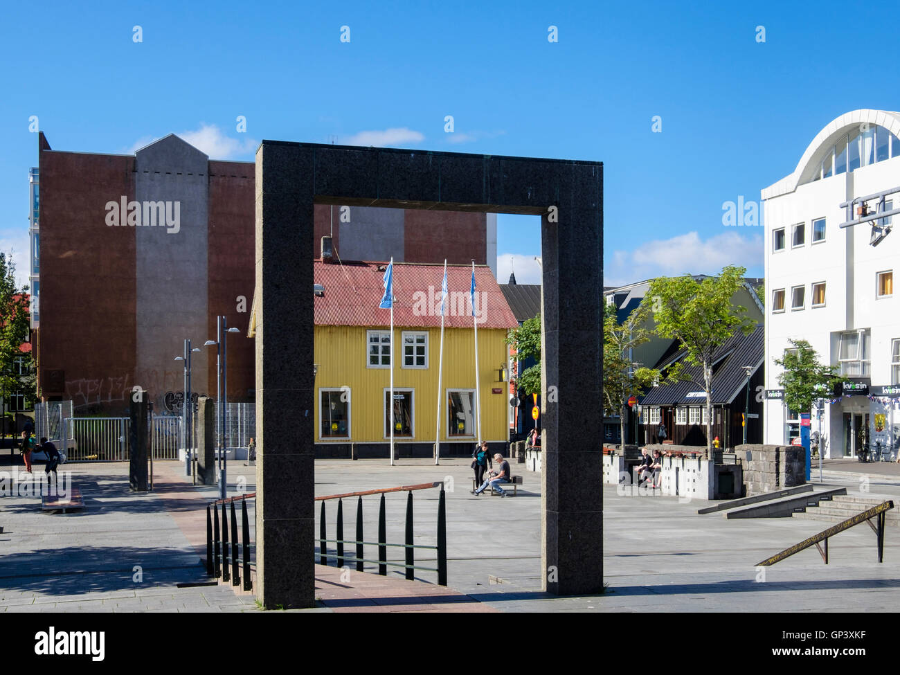 Ruhigen Straßenszene in Innenstadt Fußgängerzone Stadtplatz. Finden, Reykjavik, Island Stockfoto