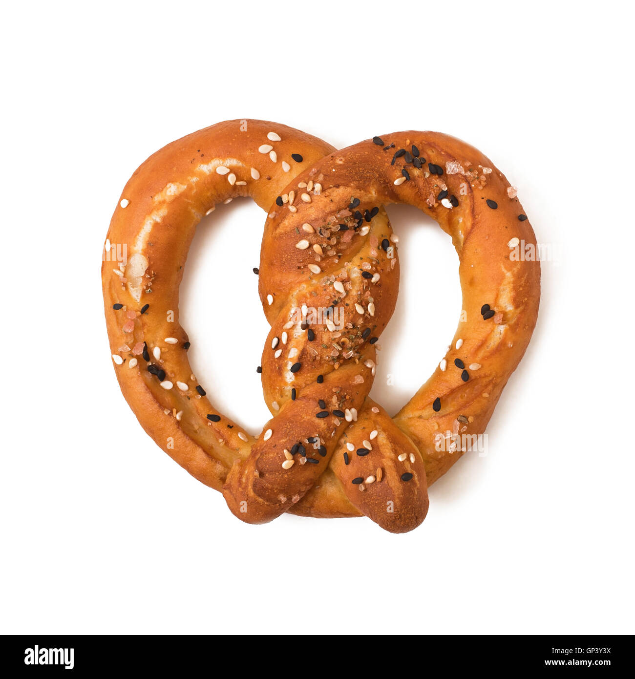 Brezel mit Salz und Sesam Samen isoliert auf weißem Hintergrund Stockfoto