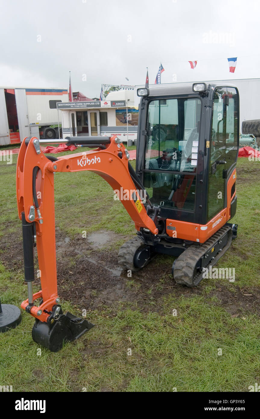 Minibagger Bagger Eimer EM-Schaber Bulldozer Klinge Bulldozer Dozer Miniatur Ausrüstung Prellung Gebäude Anlage mieten Stockfoto
