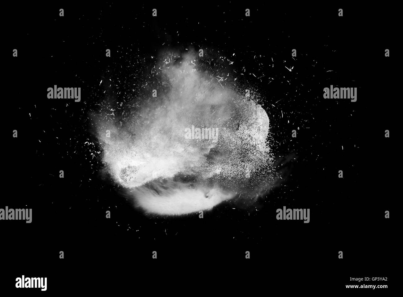Frieren der Bewegung von weißen Pulverbeschichtung explodierende isoliert auf schwarz, Hintergrund. Abstrakte Muster Farbe Staubwolke. Partikel Stockfoto