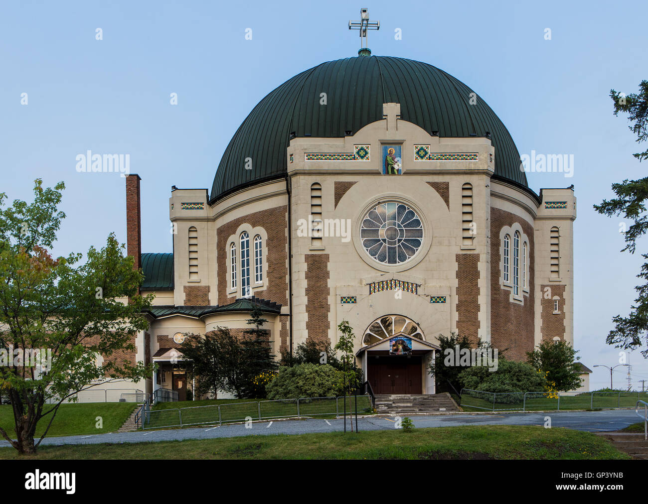 Die heilige Teresa von Avila Kathedrale (Dom Sainte-Therese Avila) ist Dienstag, 23. August 2016 in Amos, Kanada abgebildet. Stockfoto Die heilige Teresa von Avila Kathedrale (Dom Sainte-Therese Avila) ist Dienstag, 23. August 2016 in Amos, Kanada abgebildet. Stockfoto