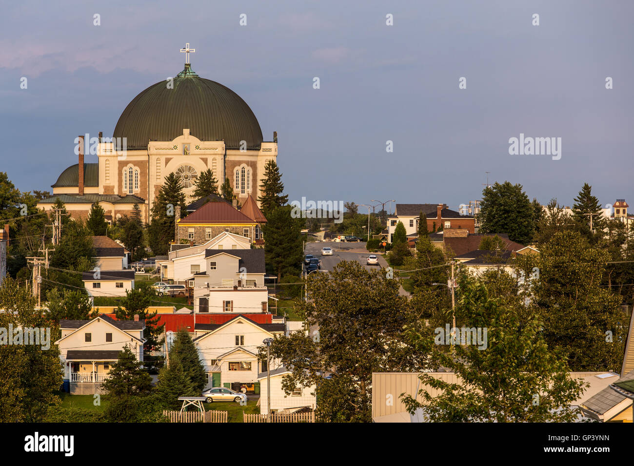 Die heilige Teresa von Avila Kathedrale (Dom Sainte-Therese Avila) ist Dienstag, 23. August 2016 in Amos, Kanada abgebildet. Stockfoto Die heilige Teresa von Avila Kathedrale (Dom Sainte-Therese Avila) ist Dienstag, 23. August 2016 in Amos, Kanada abgebildet. Stockfoto