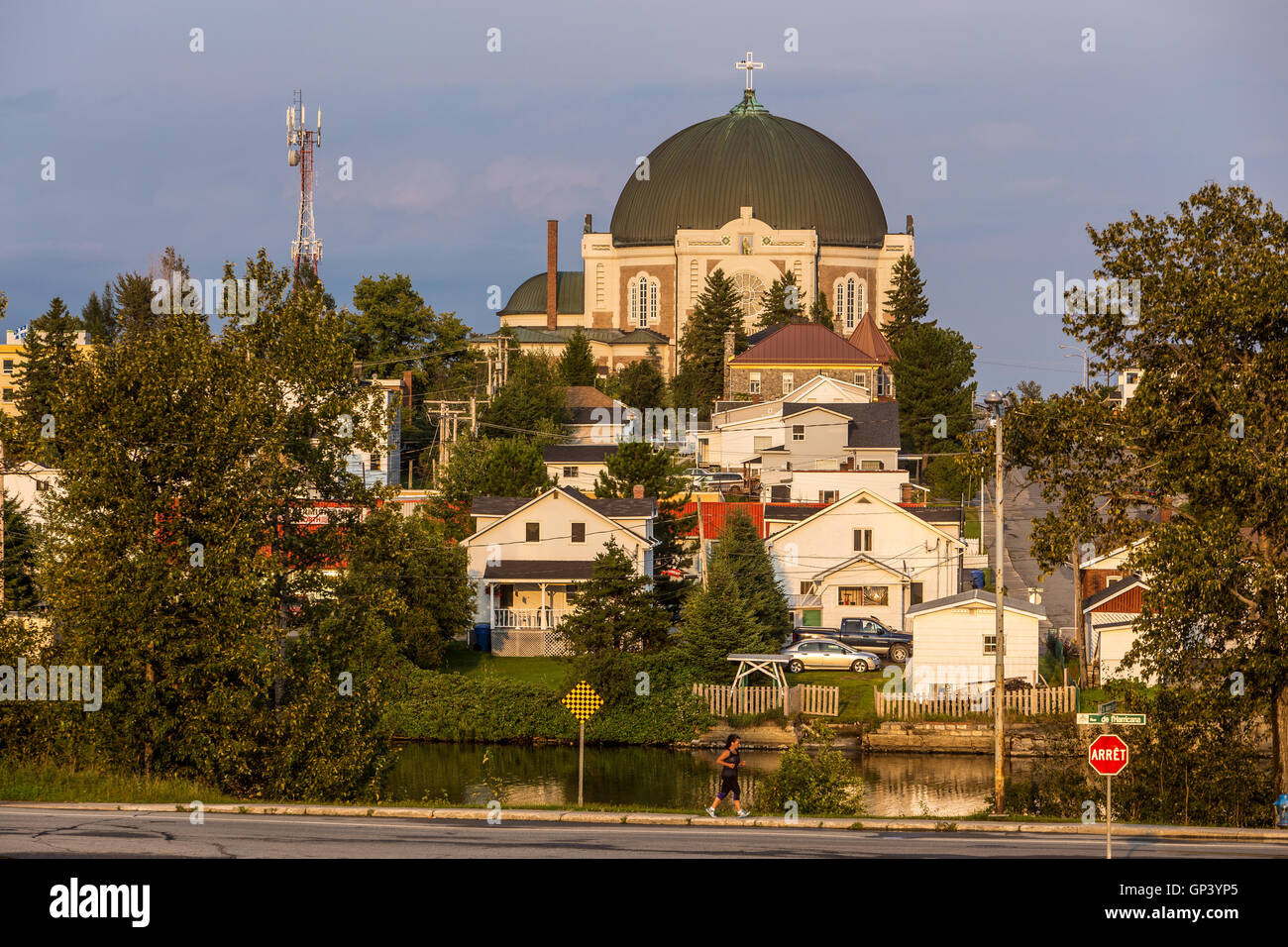 Die heilige Teresa von Avila Kathedrale (Dom Sainte-Therese Avila) ist Dienstag, 23. August 2016 in Amos, Kanada abgebildet. Stockfoto Die heilige Teresa von Avila Kathedrale (Dom Sainte-Therese Avila) ist Dienstag, 23. August 2016 in Amos, Kanada abgebildet. Stockfoto