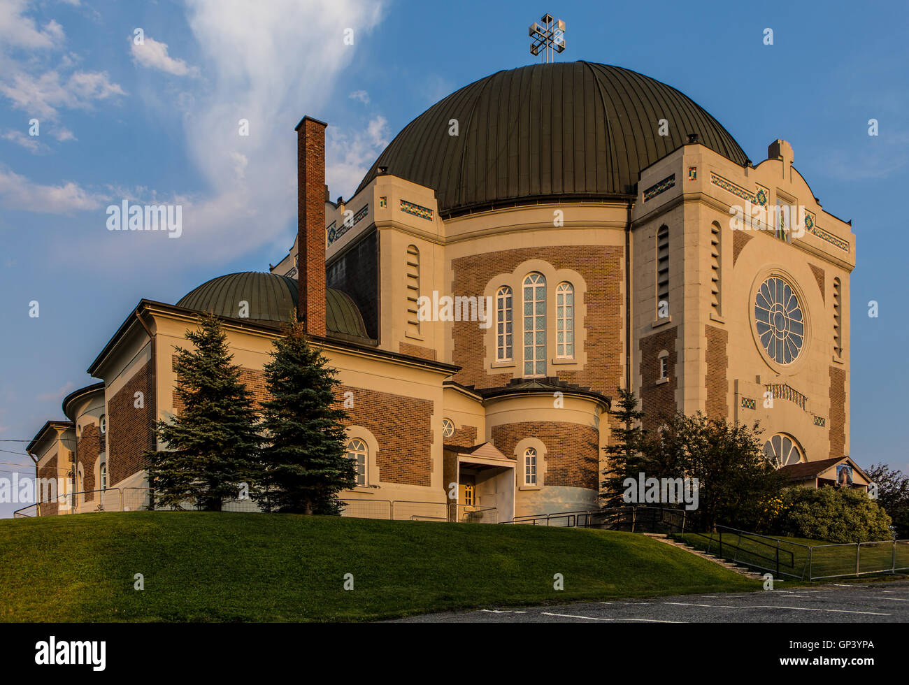 Die heilige Teresa von Avila Kathedrale (Dom Sainte-Therese Avila) ist Dienstag, 23. August 2016 in Amos, Kanada abgebildet. Stockfoto Die heilige Teresa von Avila Kathedrale (Dom Sainte-Therese Avila) ist Dienstag, 23. August 2016 in Amos, Kanada abgebildet. Stockfoto