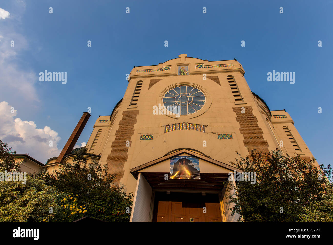 Die heilige Teresa von Avila Kathedrale (Dom Sainte-Therese Avila) ist Dienstag, 23. August 2016 in Amos, Kanada abgebildet. Stockfoto Die heilige Teresa von Avila Kathedrale (Dom Sainte-Therese Avila) ist Dienstag, 23. August 2016 in Amos, Kanada abgebildet. Stockfoto